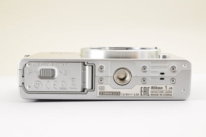 [Top Mint+++ SC: 8] Nikon 1 J4 Silver Double Zoom Kit 10-30mm VR & 30-110mm JPN