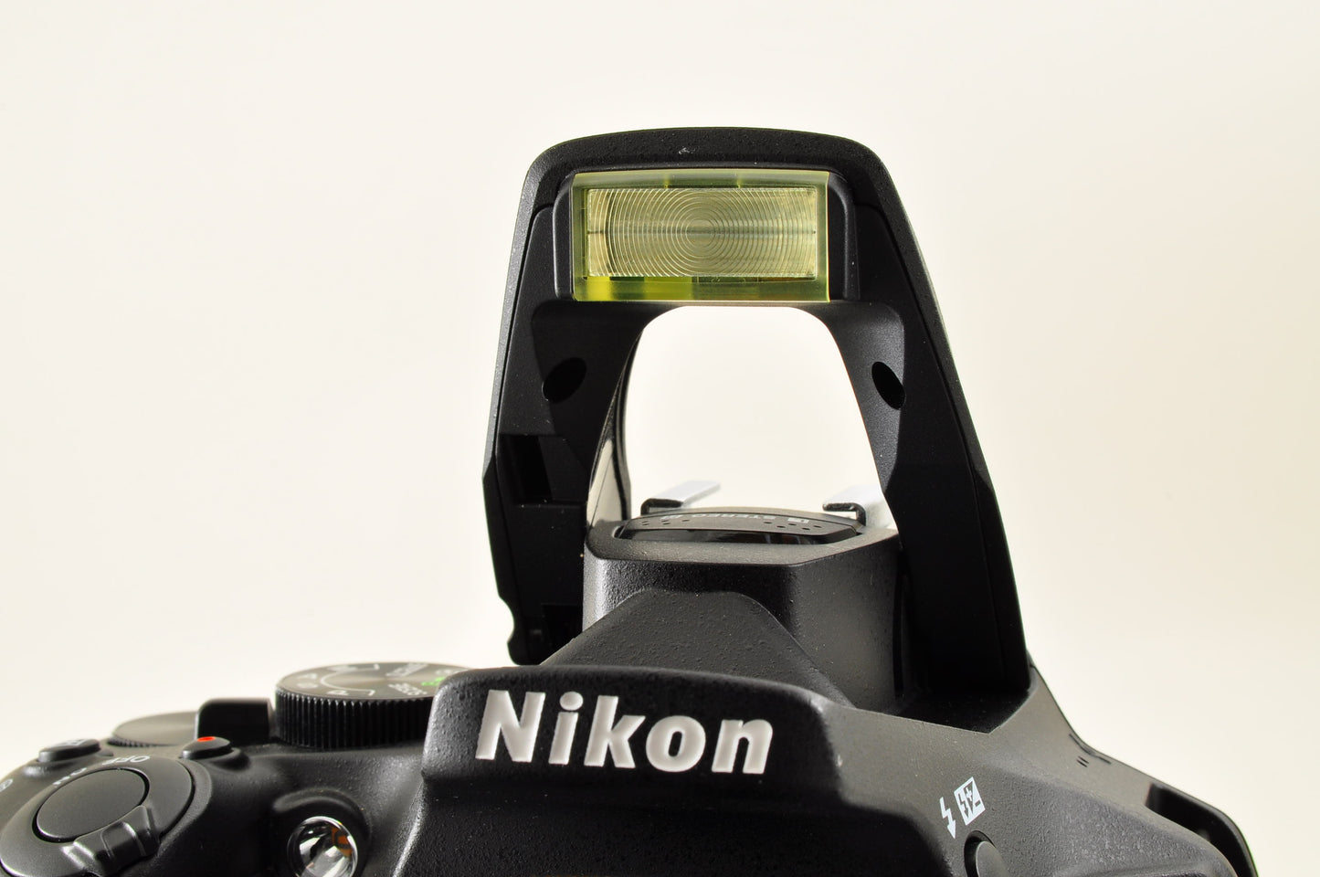 [Top Mint SC: 5804] Nikon D5600 24.2 MP DSLR 18-140mm VR Kit &35mm F/1.8 G USA