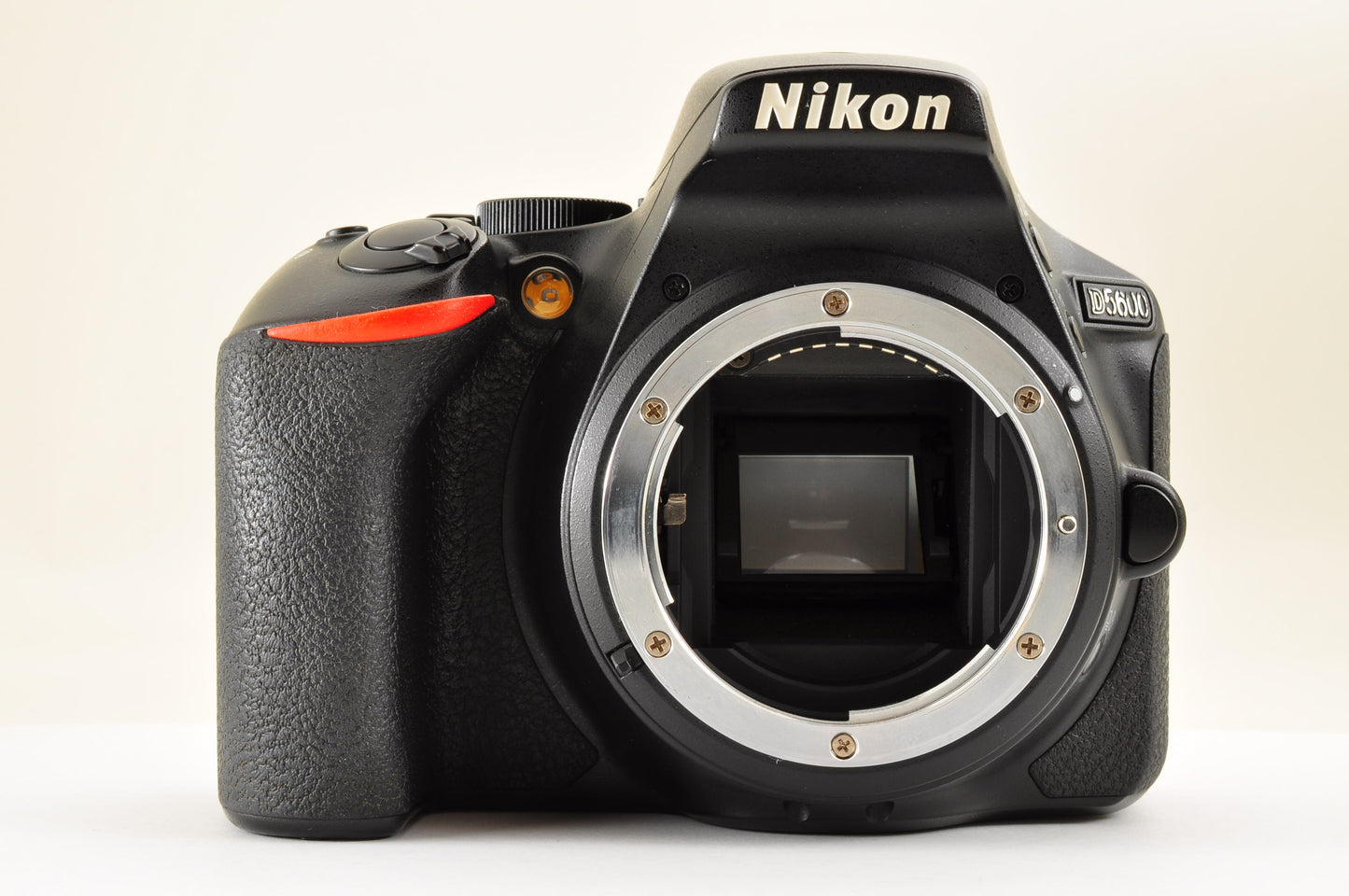 [US Duty Paid] Nikon D5600 DSLR Camera w/AF-P 18-55mm & 70-300mm VR Lens Kit US