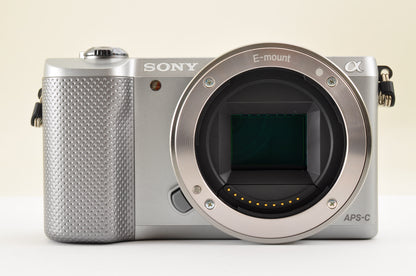 [Top Mint+++ SC: 6] SONY Alpha A5000 Digital Camera Silver & SELP1650 US Ships