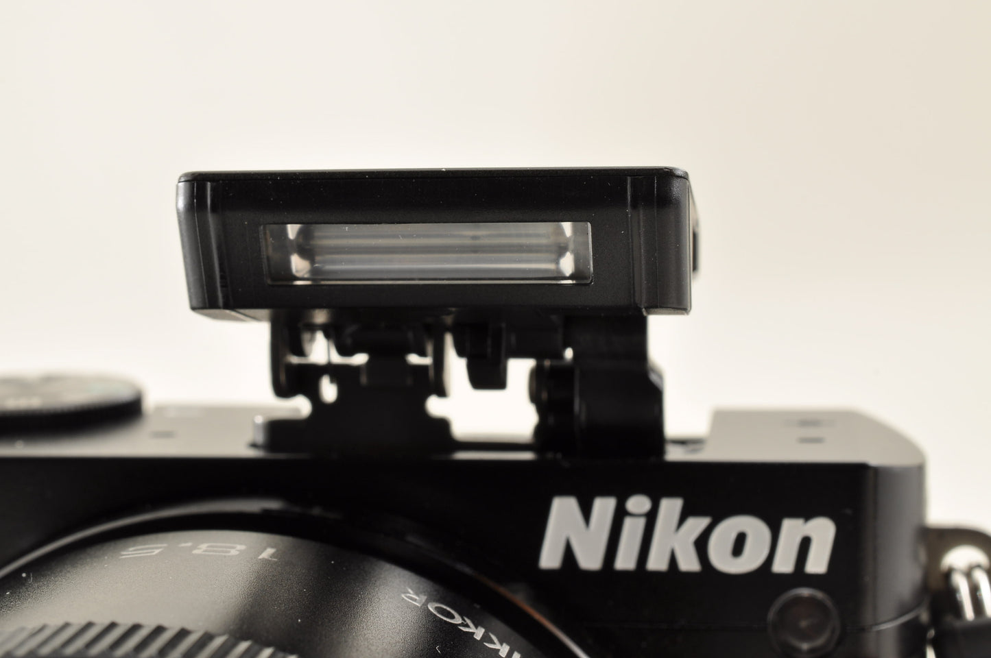 [Mint+ SC: 7296] Nikon 1 J5 Black Double Lens 18.5mm & 30-110mm VR Ship from US