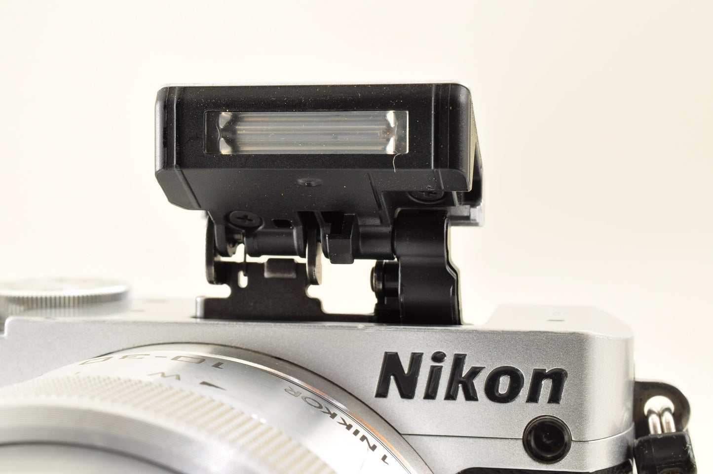 [US Duty Paid] Nikon 1 J5 Silver Double Lens Kit 10-30mm & 18.5mm SC: 1652 USA