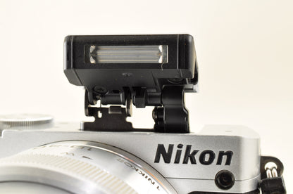 [US Duty Paid] Nikon 1 J5 Silver Double Lens Kit 10-30mm & 18.5mm SC: 1652 USA