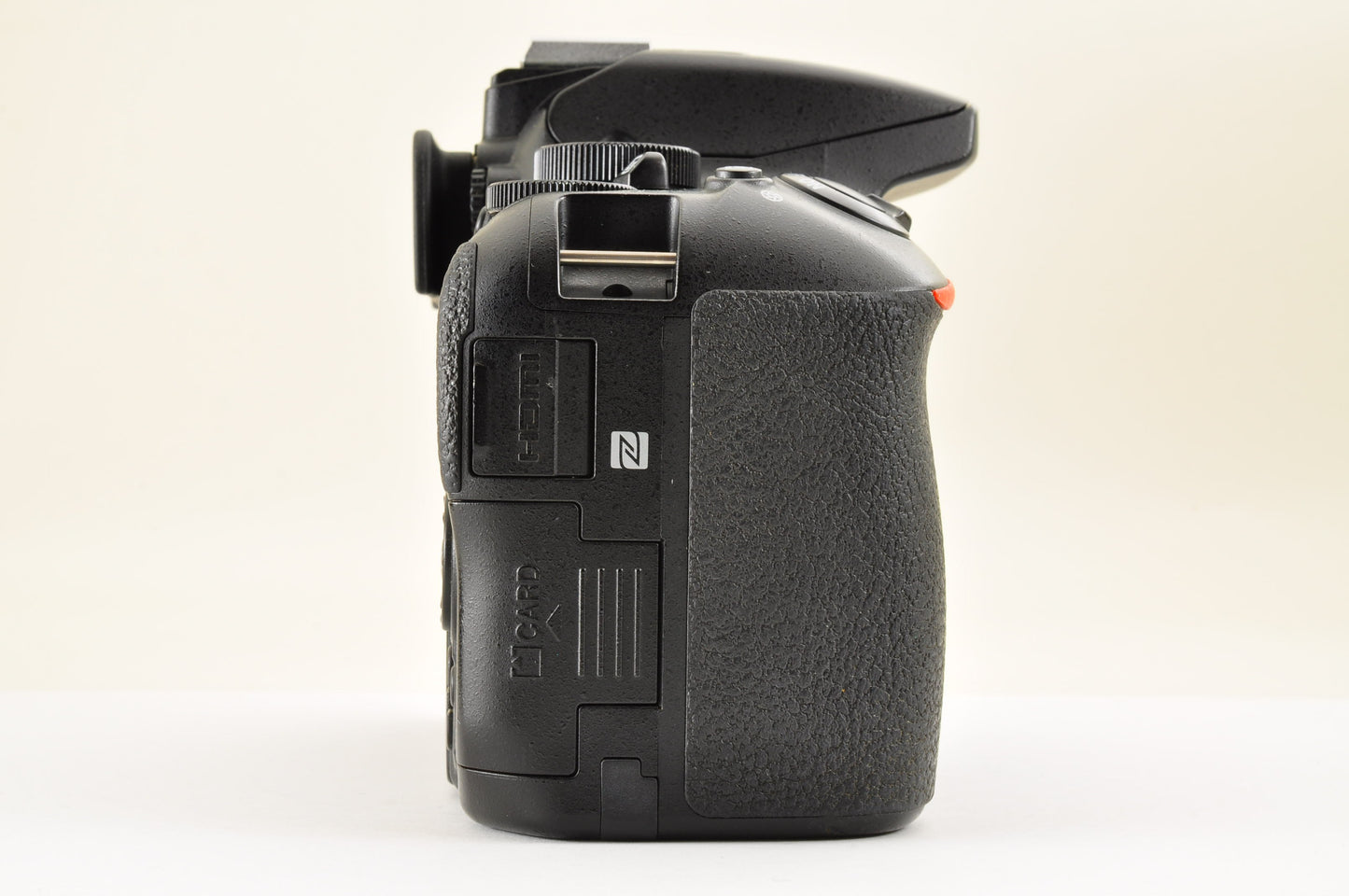 [US Duty Paid] Nikon D5600 DSLR Camera w/AF-P 18-55mm & 70-300mm VR Lens Kit US