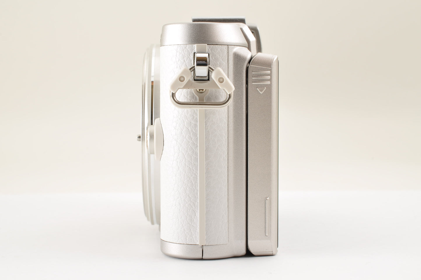 [Top Mint Count: 152] OLYMPUS PEN E-PL8 White & 15mm F/8 Body cap Lens USA