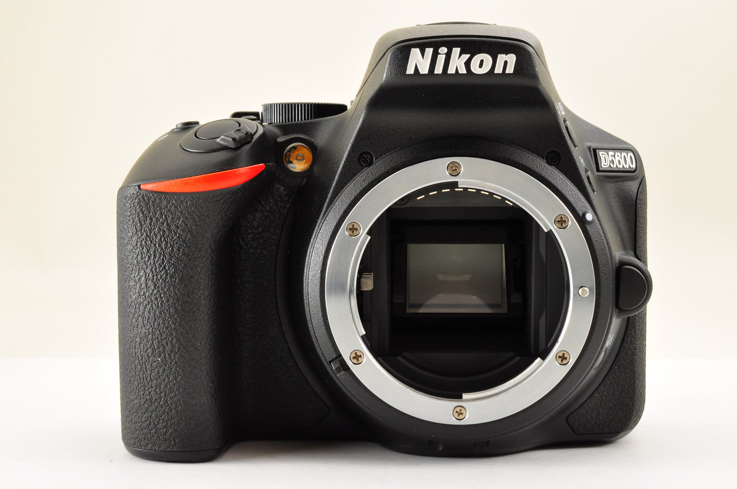 [Top Mint SC: 5804] Nikon D5600 24.2 MP DSLR 18-140mm VR Kit &35mm F/1.8 G USA