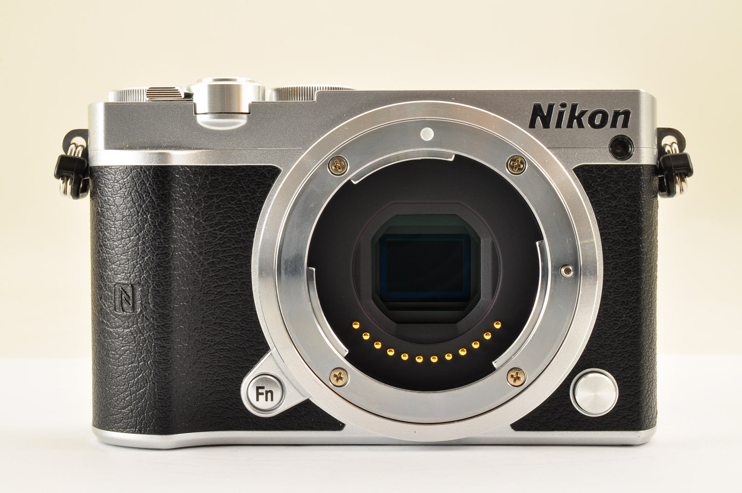[Top Mint+ SC:6077] Nikon 1 J5 Silver Lens Kit 10-30mm PD & 18.5mm US OR Stock