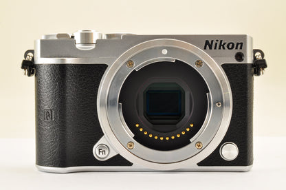 [Top Mint+ SC:6077] Nikon 1 J5 Silver Lens Kit 10-30mm PD & 18.5mm US OR Stock