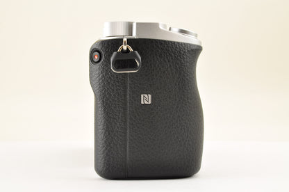 [Top Mint+ Count: 2004] Sony ILCE-6400Y a6400 Silver w/ SELP1650 SEL55210 USA