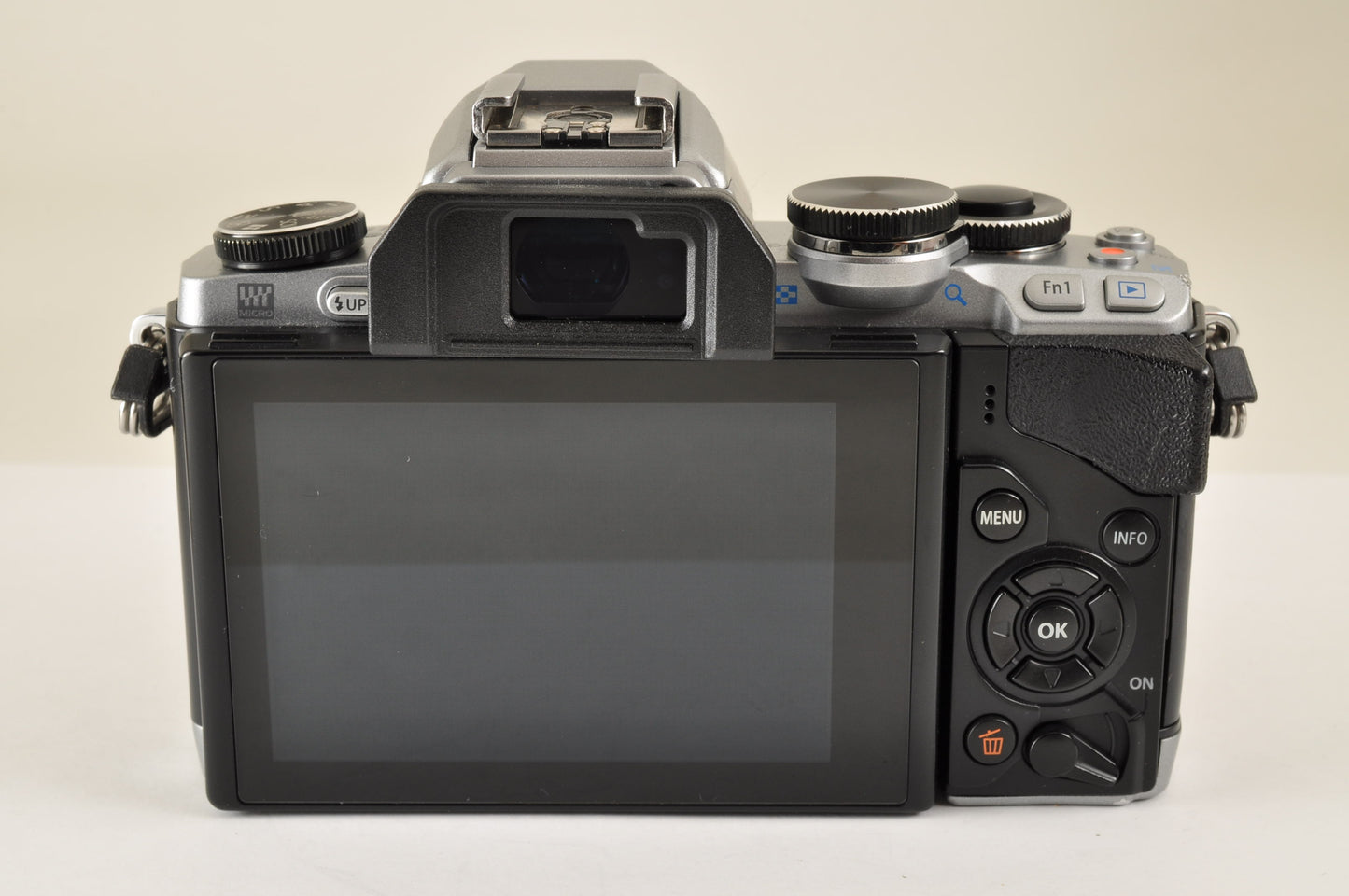 [Mint] OLYMPUS OM-D E-M10 Mirrorless Camera w/ 14-42mm 40-150mm Lens US OR Stock