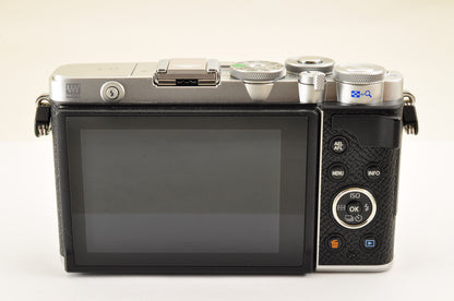 [US Duty Paid] OLYMPUS PEN E-P7 Mirrorless Camera Silver W zoom lens Kit US ship