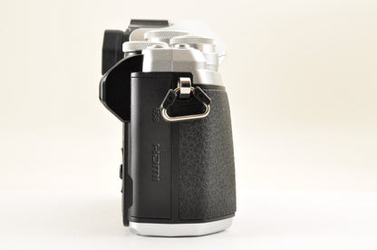 [Top Mint+ 105 Shot] Olympus OM-D E-M10 Mark III Silver 14-42 /40-150mm kit USA