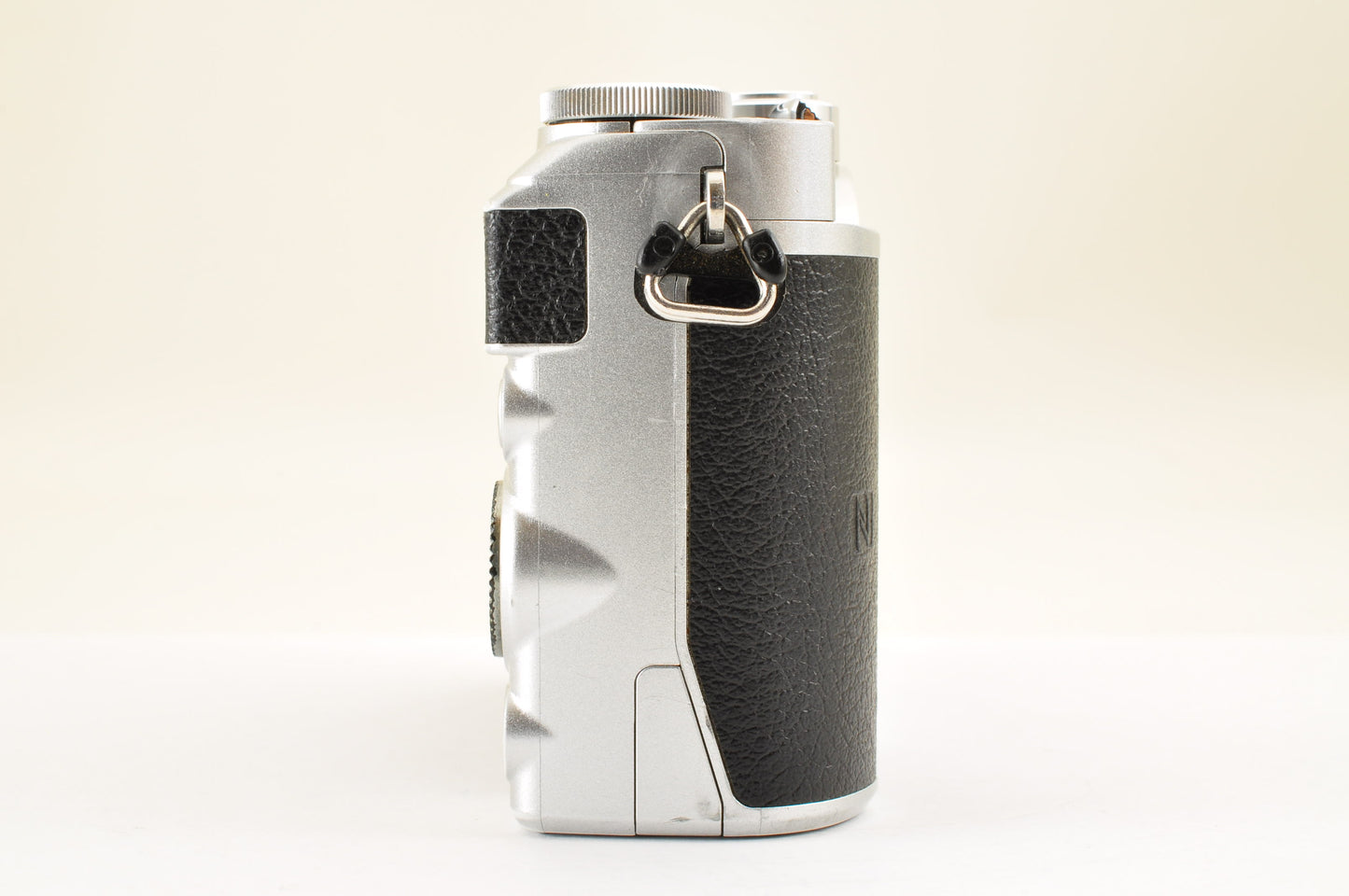 [US Duty Paid] Nikon 1 J5 Silver Double Lens Kit 10-30mm & 18.5mm SC: 1652 USA