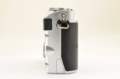 [US Duty Paid] Nikon 1 J5 Silver Double Lens Kit 10-30mm & 18.5mm SC: 1652 USA