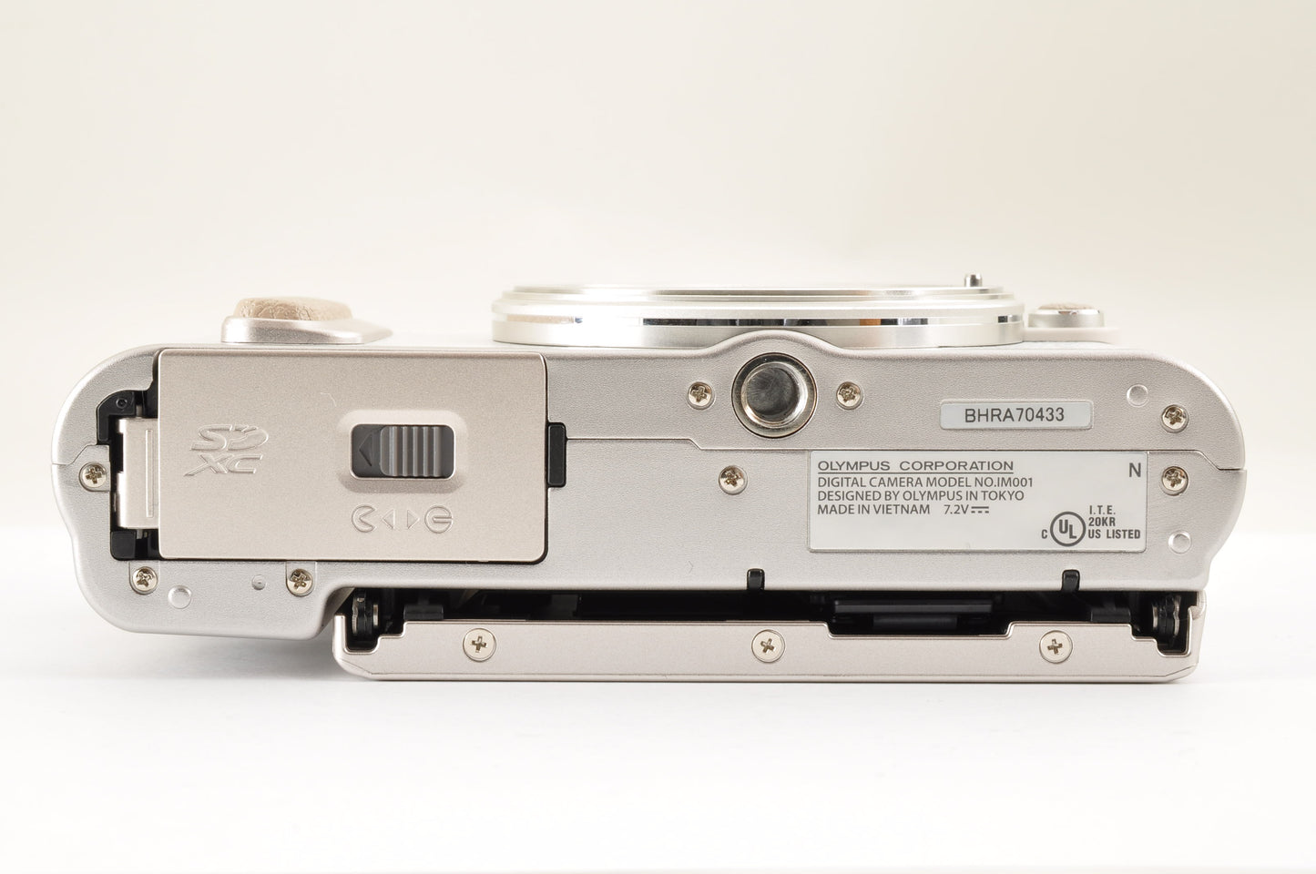 [Top Mint Count: 152] OLYMPUS PEN E-PL8 White & 15mm F/8 Body cap Lens USA