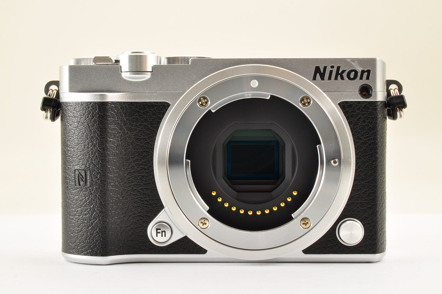 [Mint+ SC: 101] Nikon 1 J5 Silver Double Lens Kit 10-30mm & 30-110mm US Ships