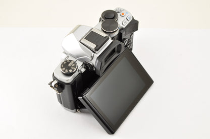 [US Duty Paid] OLYMPUS OM-D E-M10 Mirrorless Camera w/ 14-42mm 40-150mm Lens US