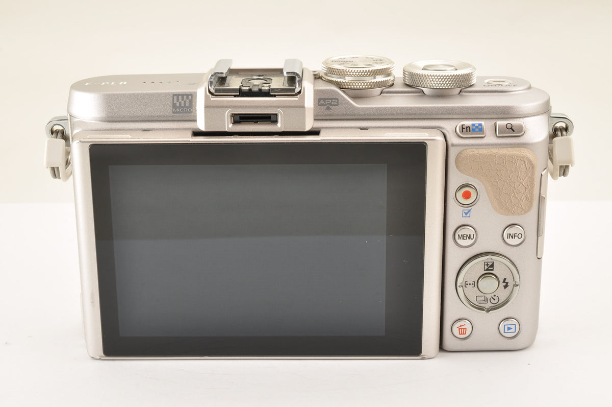[Top Mint+ SC: 2969] OLYMPUS PEN E-PL8 White w/14-42mm & 40-150mm Lens US Ships