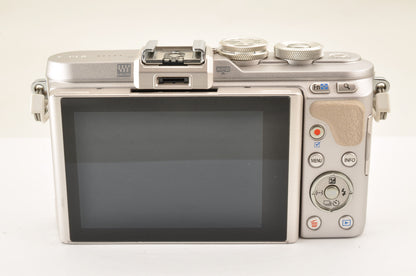 [Top Mint+ SC: 2969] OLYMPUS PEN E-PL8 White w/14-42mm & 40-150mm Lens US Ships