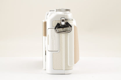 [US Duty Paid] OLYMPUS PEN E-PL7 Mirrorless Digital Camera 16.1MP W zoom Lens