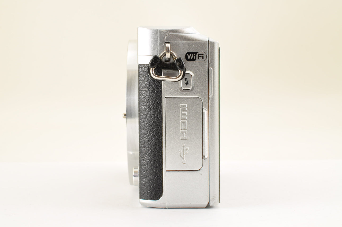 [US Duty Paid] Nikon 1 J5 Silver Double Lens Kit 10-30mm & 18.5mm SC: 1652 USA