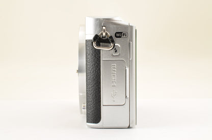 [US Duty Paid] Nikon 1 J5 Silver Double Lens Kit 10-30mm & 18.5mm SC: 1652 USA