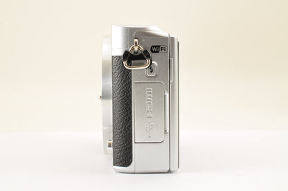 [Mint+ SC: 101] Nikon 1 J5 Silver Double Lens Kit 10-30mm & 30-110mm US Ships