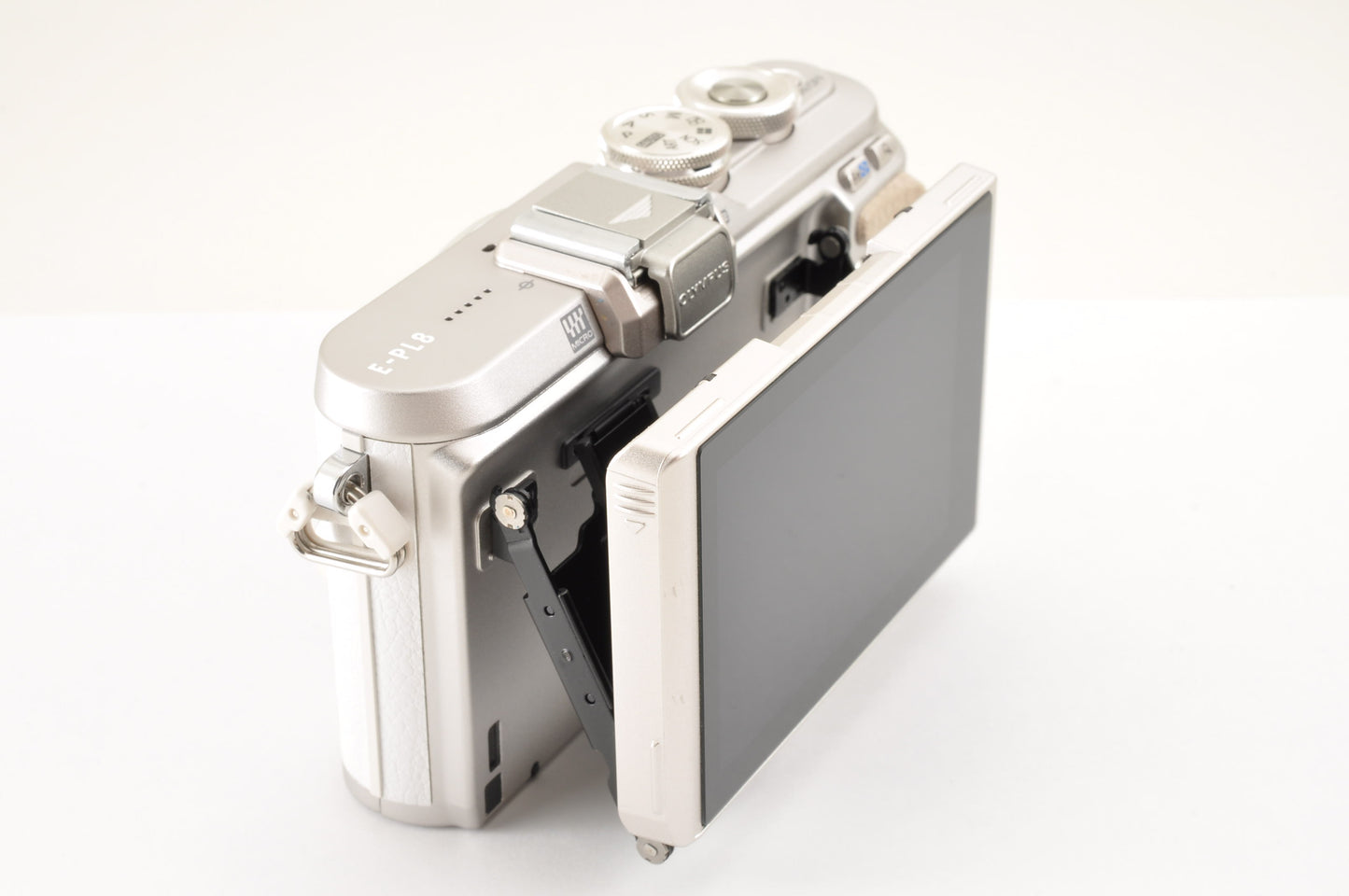 [Top Mint Count: 152] OLYMPUS PEN E-PL8 White & 15mm F/8 Body cap Lens USA