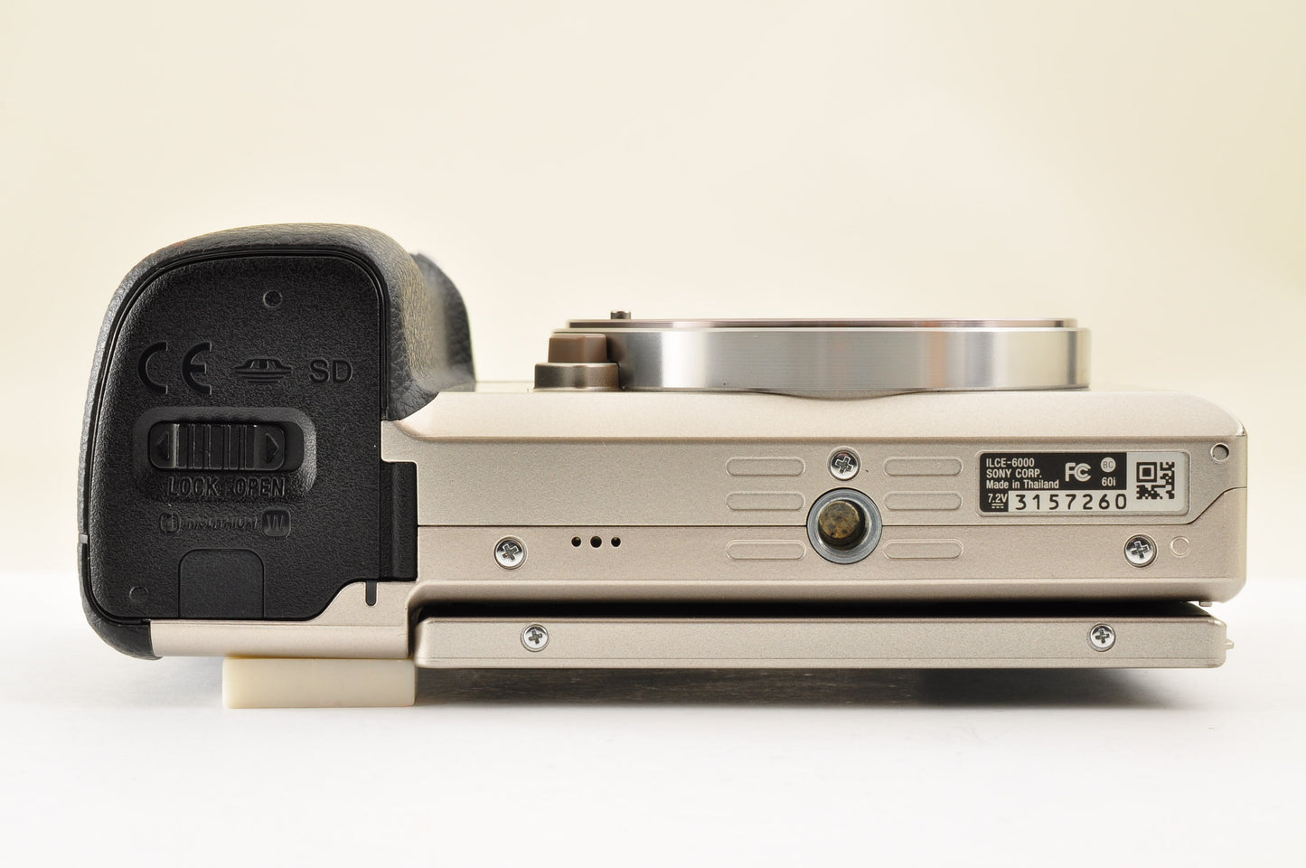 [US Duty Paid] SONY A6000 ILCE-6000Y SILVER w/ SELP1650 & SEL55210 SC: 1162 USA