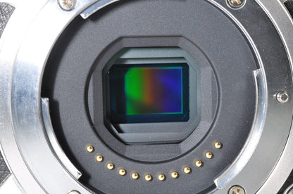 [US Duty Paid] Nikon 1 J5 Silver Double Lens Kit 10-30mm & 18.5mm SC: 1652 USA