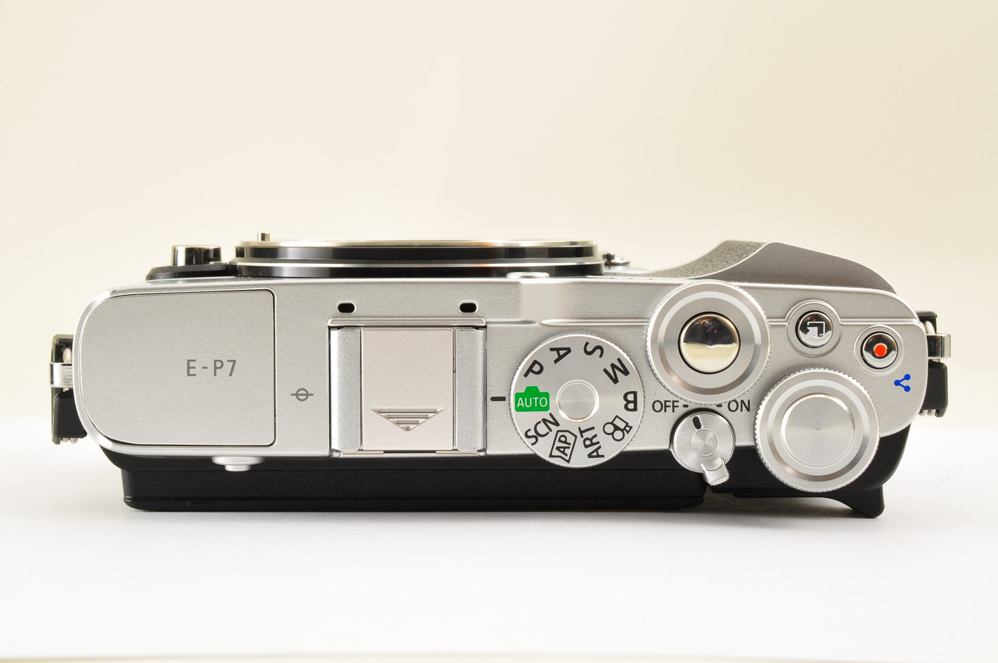 [US Duty Paid] OLYMPUS PEN E-P7 Mirrorless Camera Silver Body only US Ships