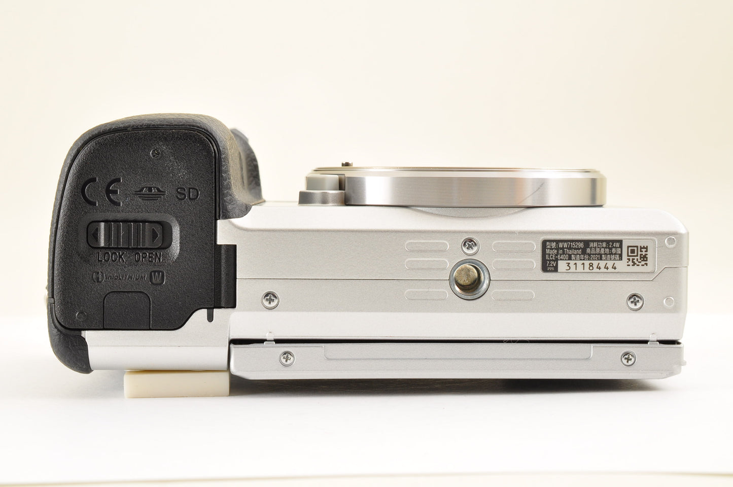 [Top Mint+ Count: 2004] Sony ILCE-6400Y a6400 Silver w/ SELP1650 SEL55210 USA