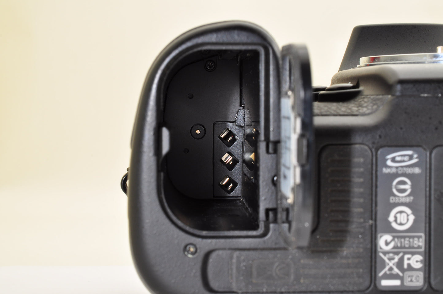 [US Duty Paid] Nikon D700 12.1MP Digital SLR Camera Body Count: 7117 US Ships