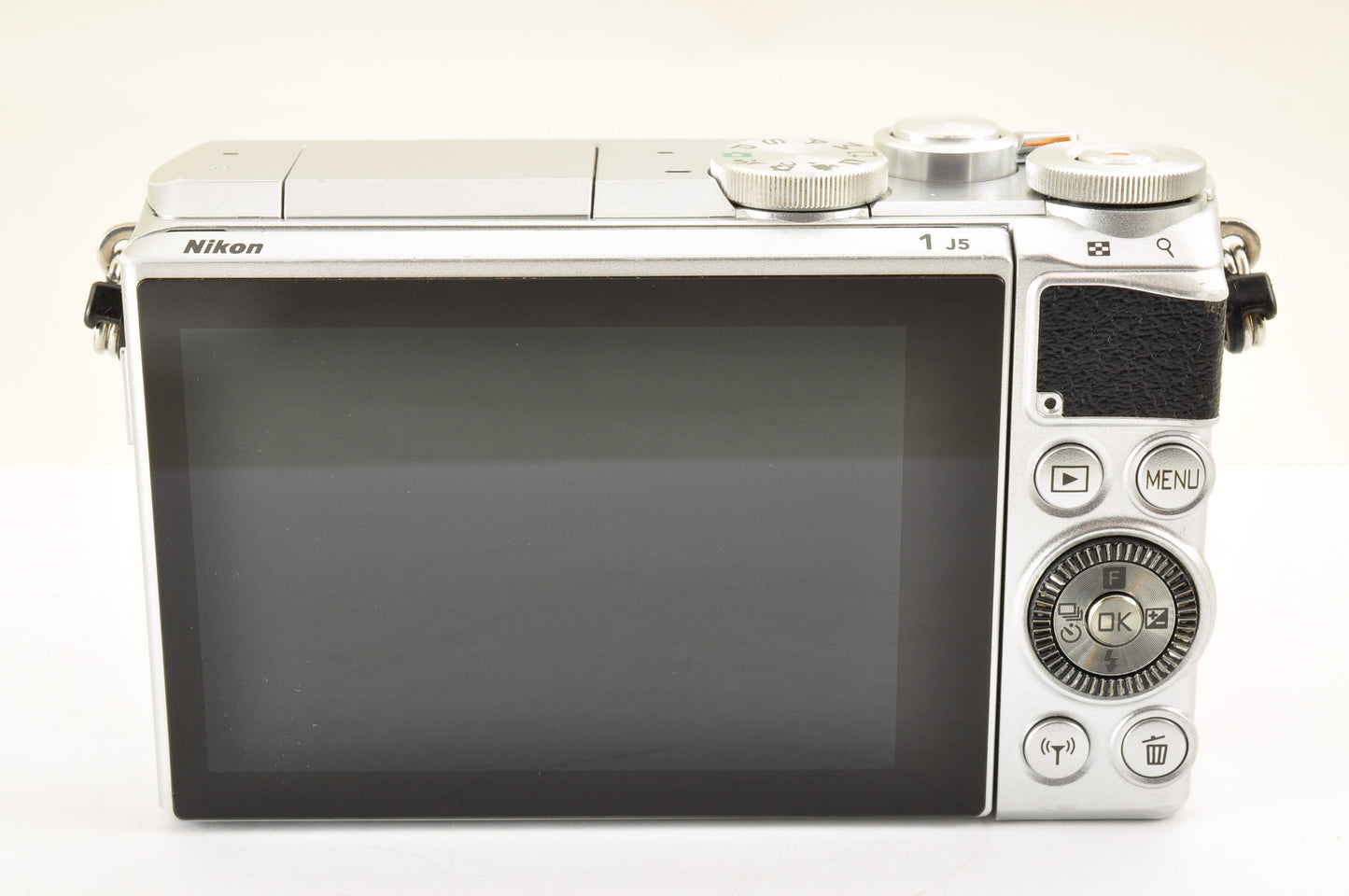 [US Duty Paid] Nikon 1 J5 Silver Double Lens Kit 10-30mm & 18.5mm SC: 1652 USA