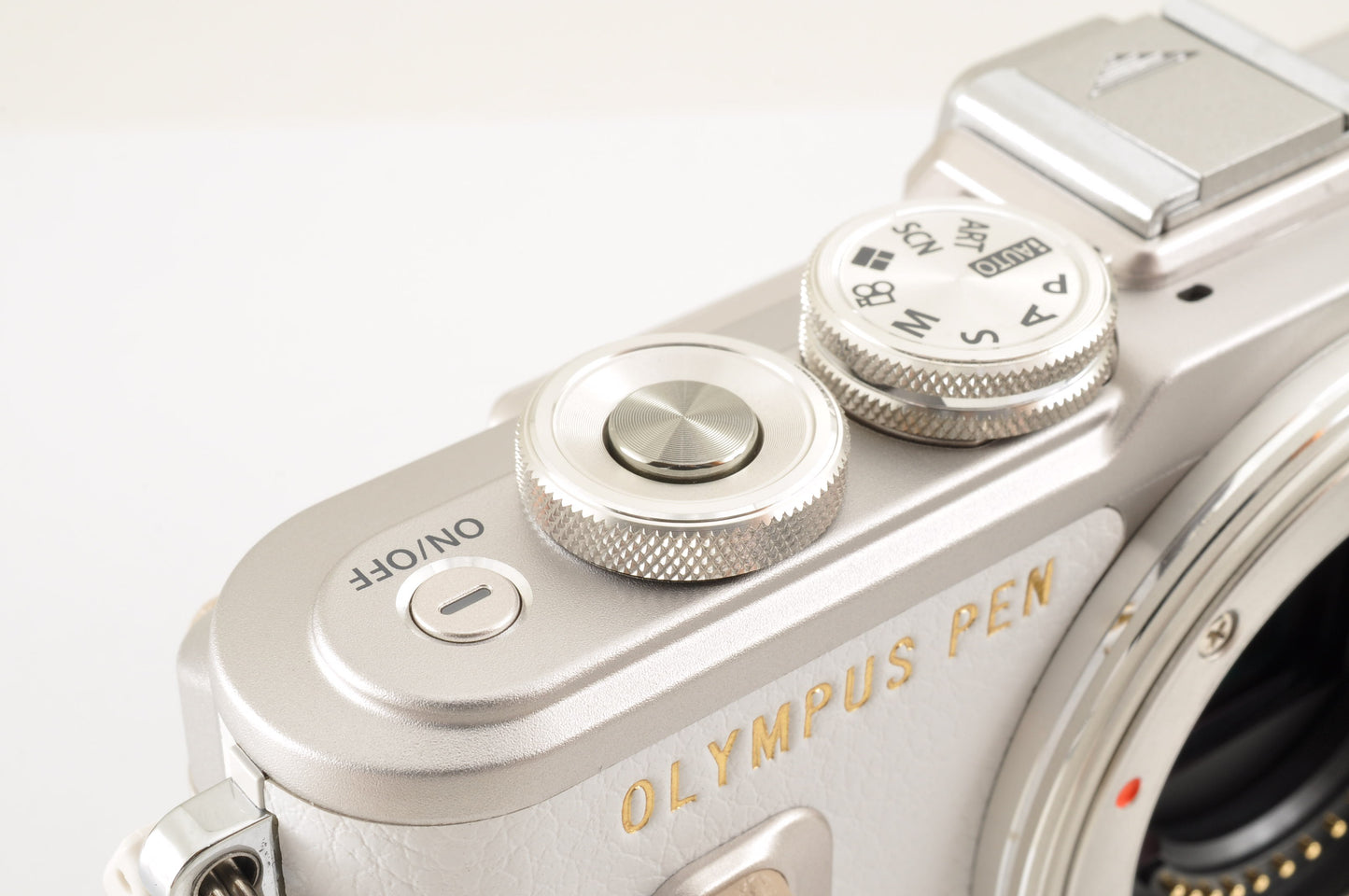 [Top Mint Count: 152] OLYMPUS PEN E-PL8 White & 15mm F/8 Body cap Lens USA