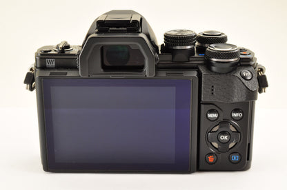 [Top Mint+] Olympus OM-D E-M10 Mark II 16.1 MP w/ 14-42mm EZ & 40-150mm Lens US
