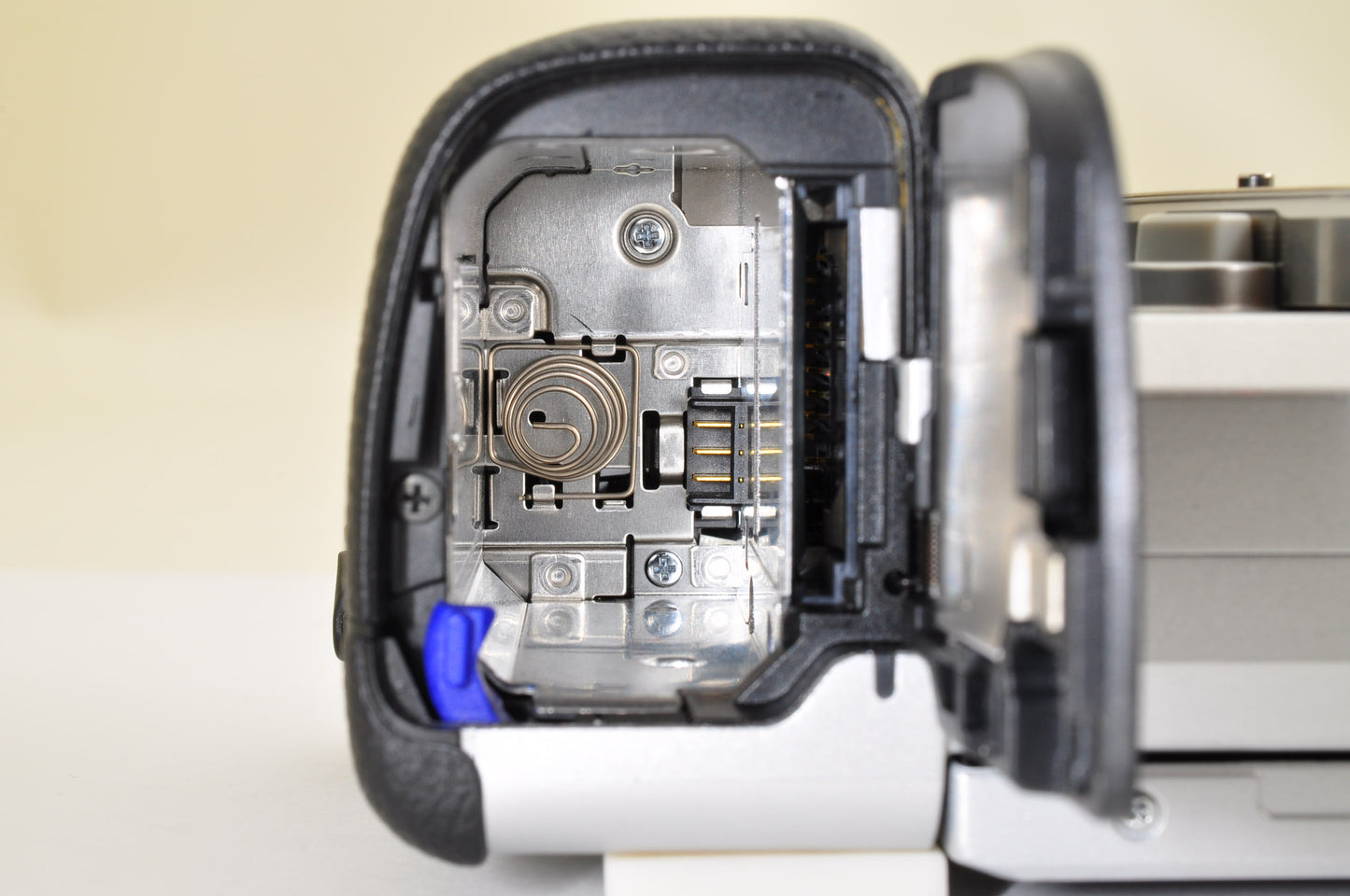 [Top Mint Count: 8090] Sony ILCE-6400Y A6400 Silver w/ SELP1650 SEL55210 US Ship