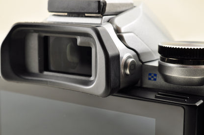 [US Duty Paid] OLYMPUS OM-D E-M10 Mirrorless Camera w/ 14-42mm 40-150mm Lens US