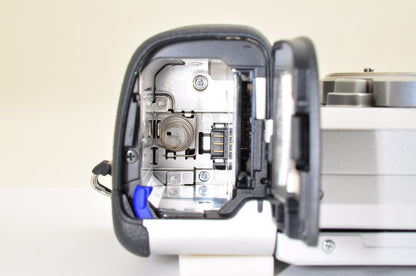 [Top Mint+ Count: 2004] Sony ILCE-6400Y a6400 Silver w/ SELP1650 SEL55210 USA