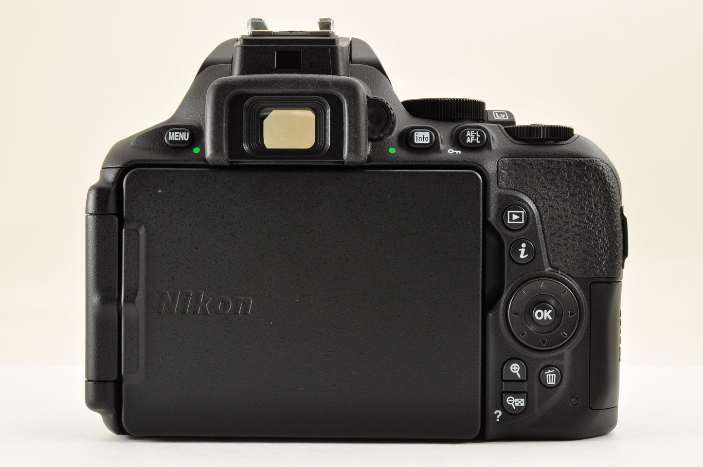 [Top Mint SC: 5804] Nikon D5600 24.2 MP DSLR 18-140mm VR Kit &35mm F/1.8 G USA