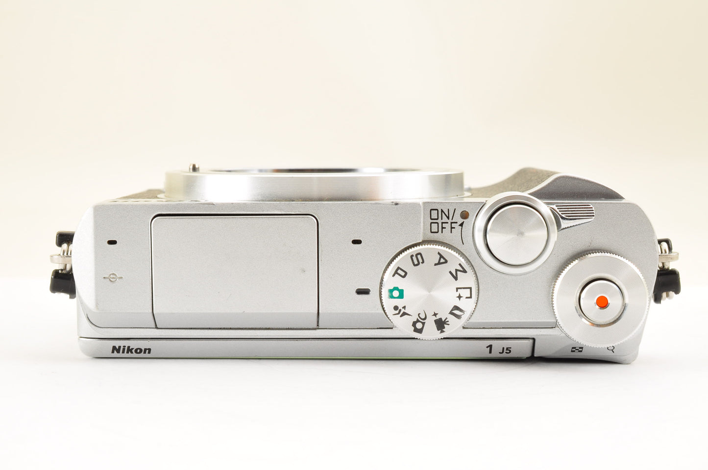 [US Duty Paid] Nikon 1 J5 Silver Double Lens Kit 10-30mm & 18.5mm SC: 1652 USA