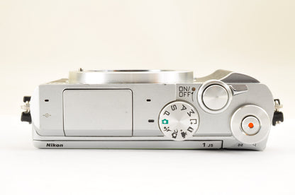 [US Duty Paid] Nikon 1 J5 Silver Double Lens Kit 10-30mm & 18.5mm SC: 1652 USA