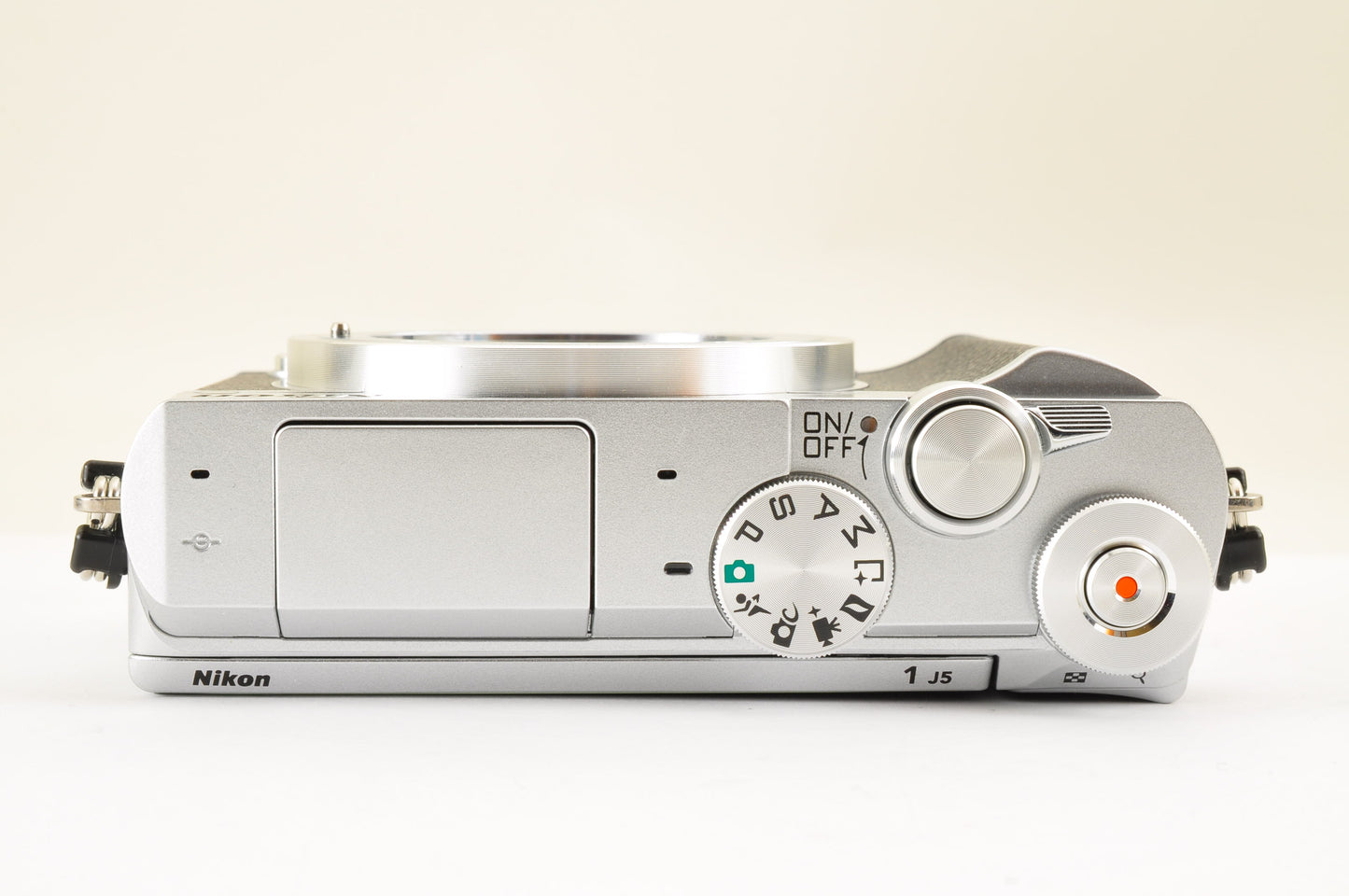 [Mint+ SC: 101] Nikon 1 J5 Silver Double Lens Kit 10-30mm & 30-110mm US Ships