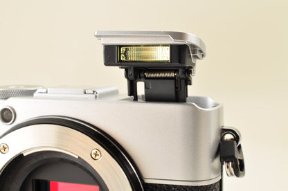 [US Duty Paid] OLYMPUS PEN E-P7 Mirrorless Camera Silver Body only US Ships