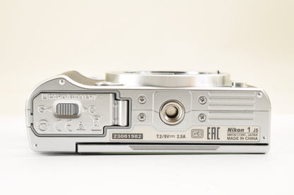 [Mint+ SC: 101] Nikon 1 J5 Silver Double Lens Kit 10-30mm & 30-110mm US Ships