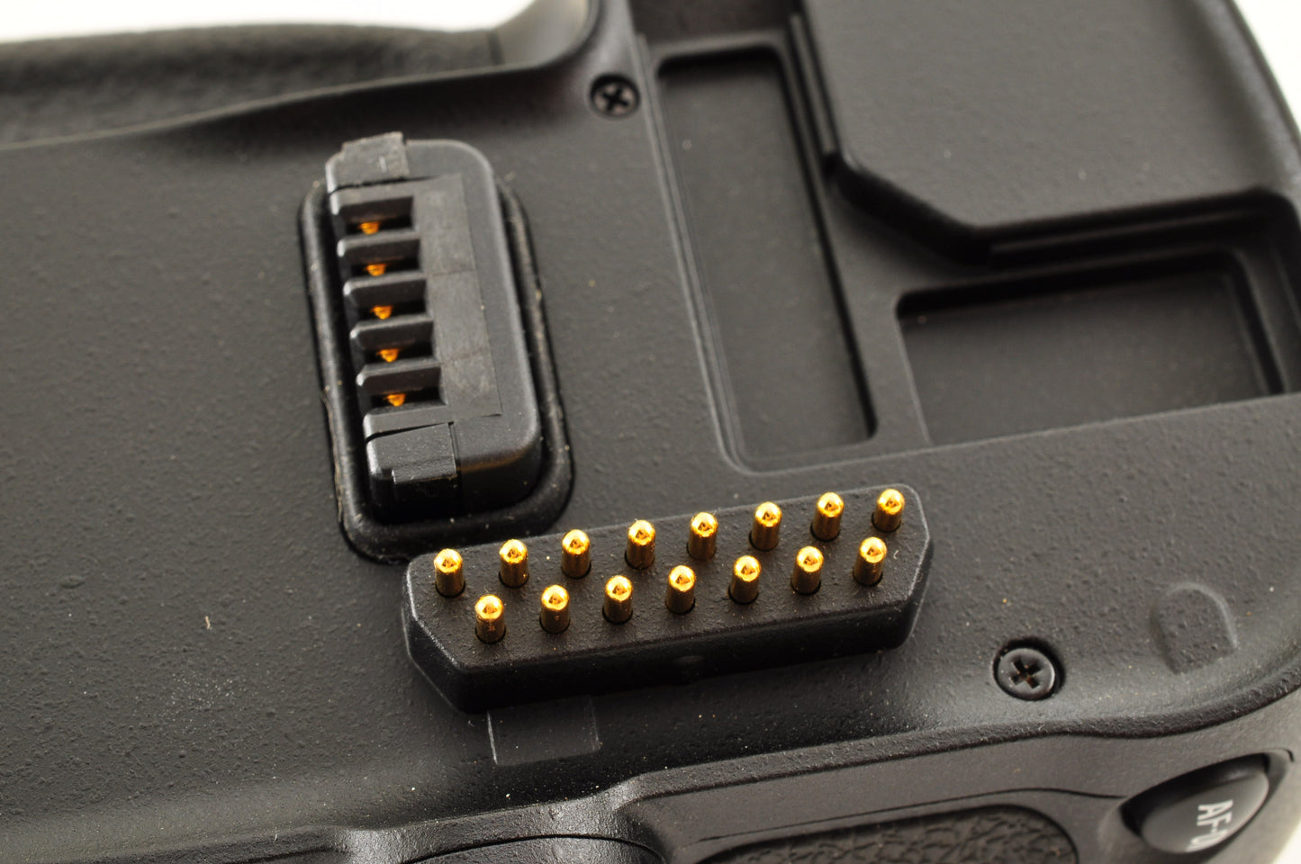 [US Duty Paid] Nikon MB-D10 for D300 D300s D700 Multi Power Battery Pack US Ship