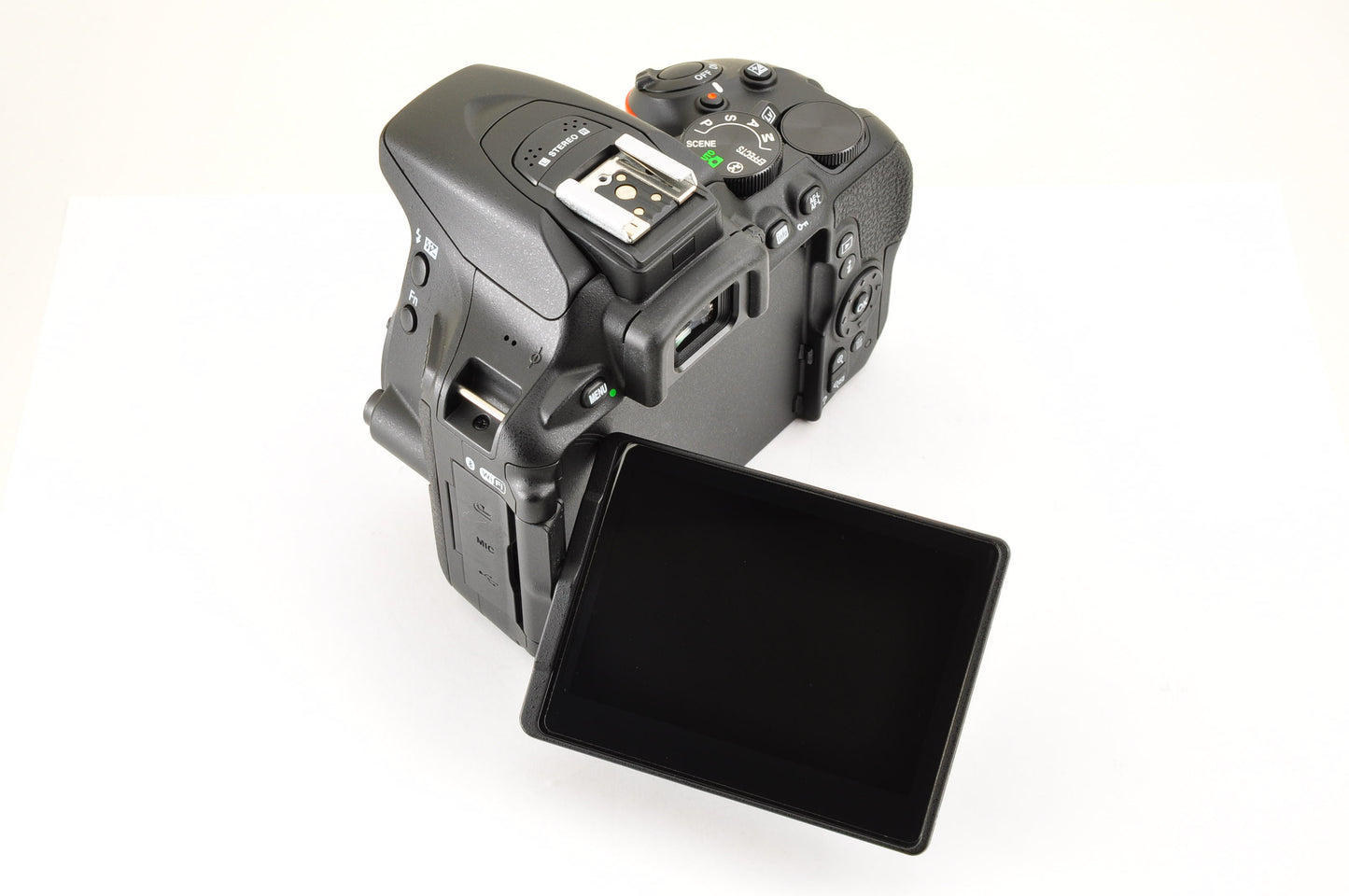 [Top Mint SC: 5804] Nikon D5600 24.2 MP DSLR 18-140mm VR Kit &35mm F/1.8 G USA