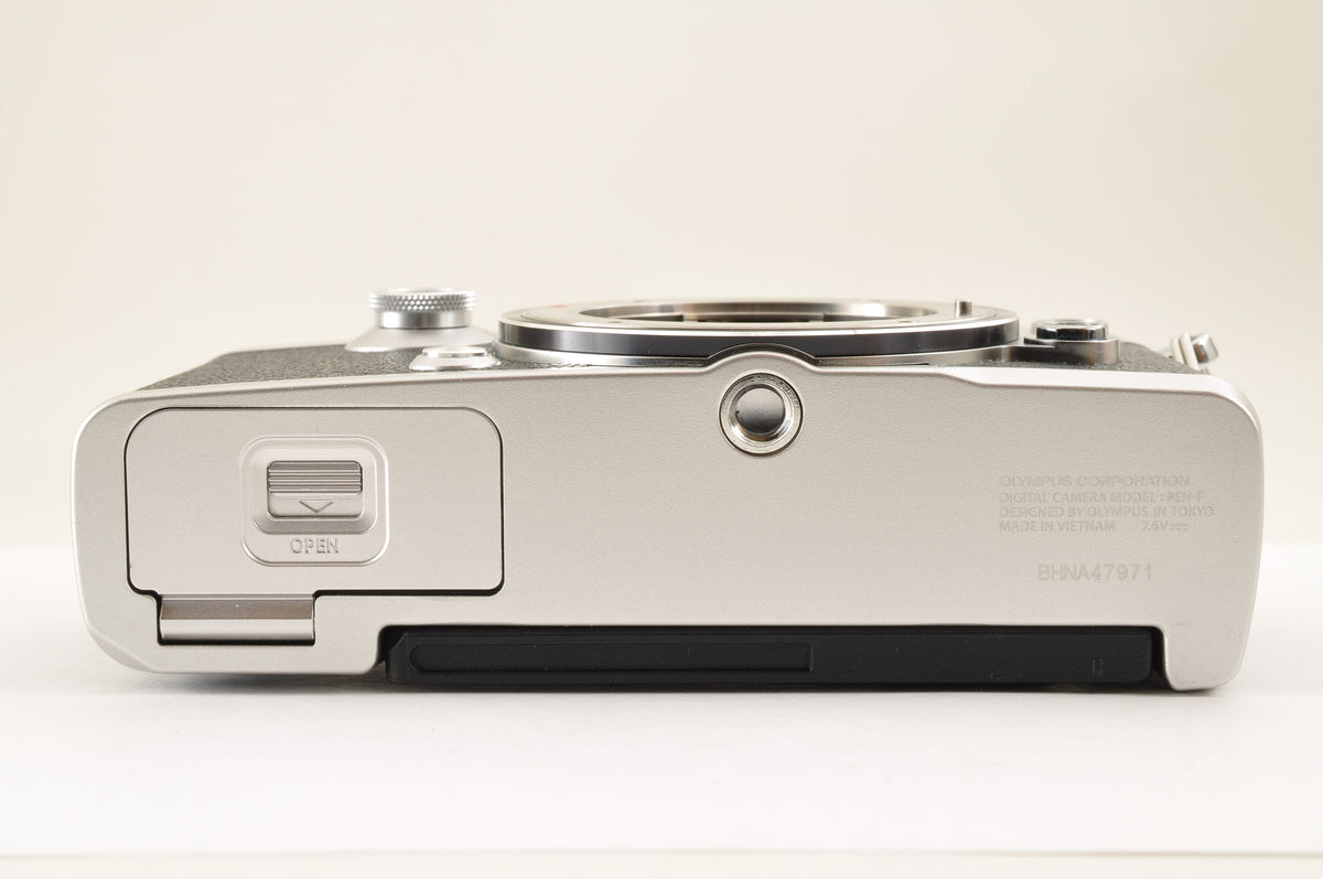 [Top Mint+++] Olympus PEN-F 20.3MP Digital Mirrorless Silver Body SC: 405 US OR