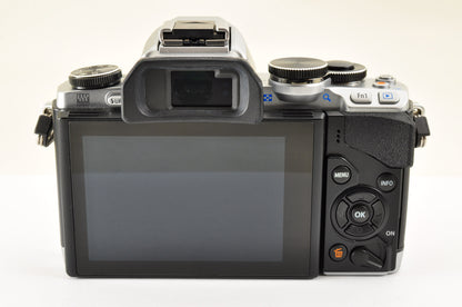 [US Duty Paid] OLYMPUS OM-D E-M10 Mirrorless Camera w/ 14-42mm 40-150 Lens USA