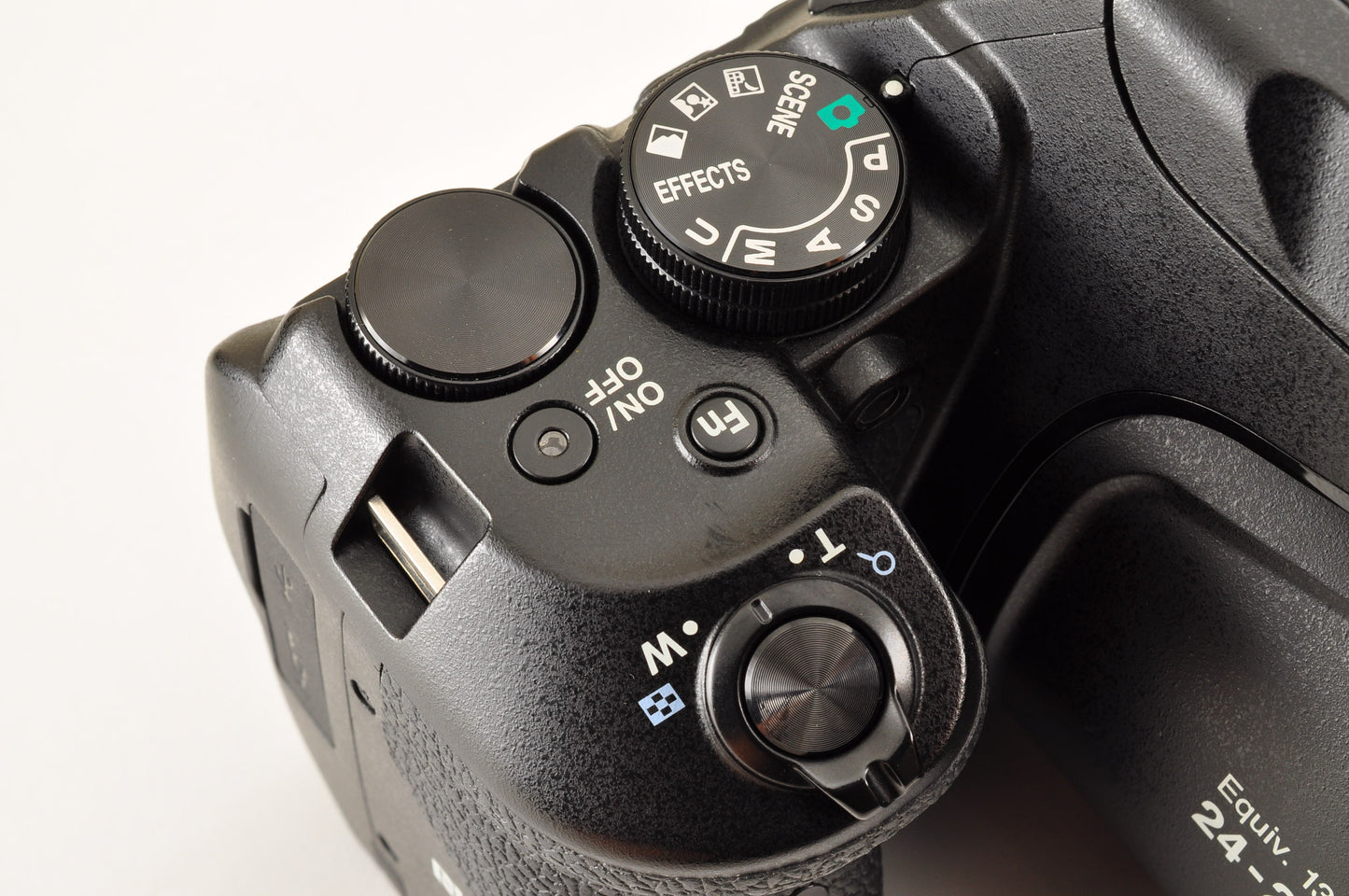 [Top Mint] Nikon COOLPIX P900 Compact Digital Camera 16MP 83x Zoom US OR Stock